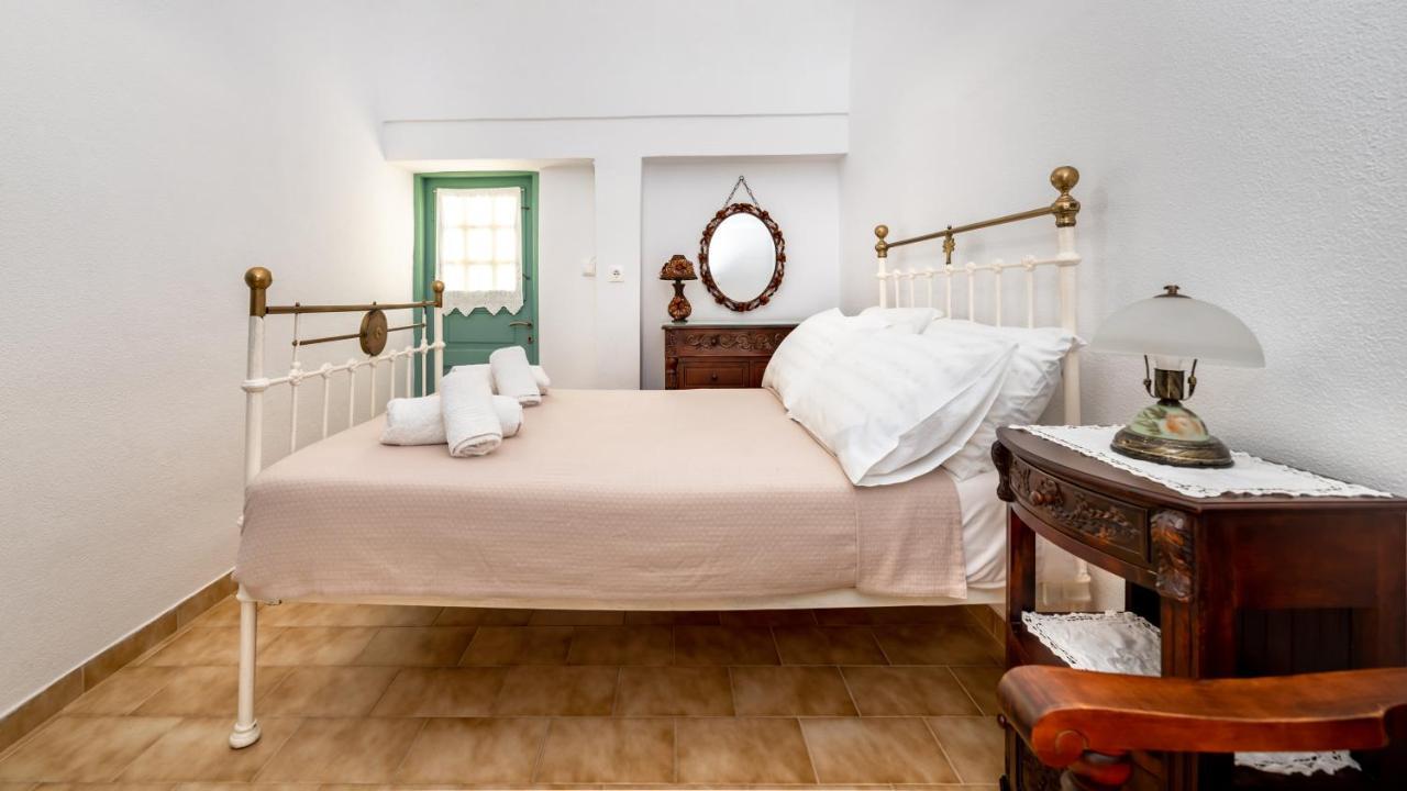 Authentic Santorinian Home Experience Fira  Ngoại thất bức ảnh