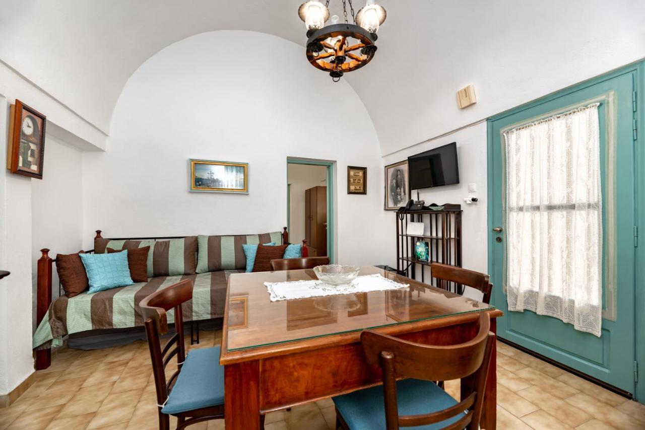 Authentic Santorinian Home Experience Fira  Ngoại thất bức ảnh