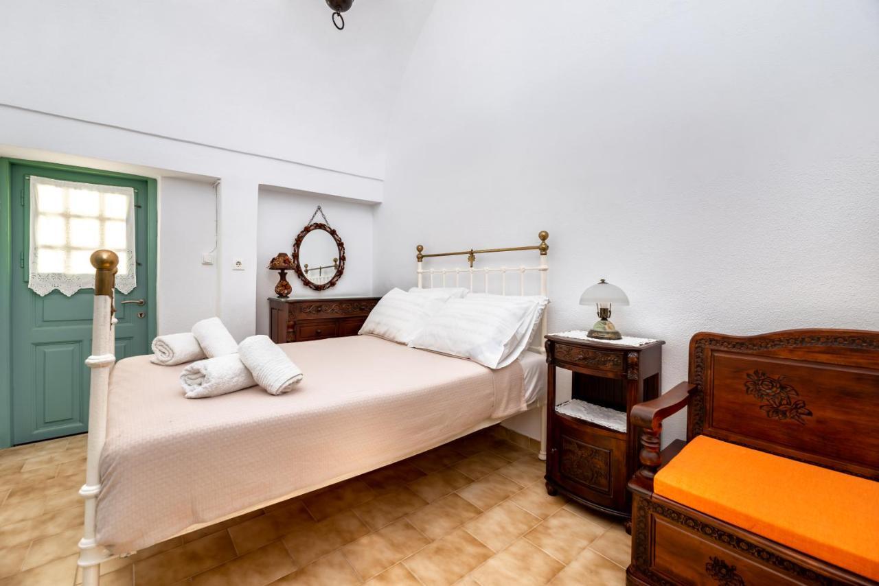 Authentic Santorinian Home Experience Fira  Ngoại thất bức ảnh