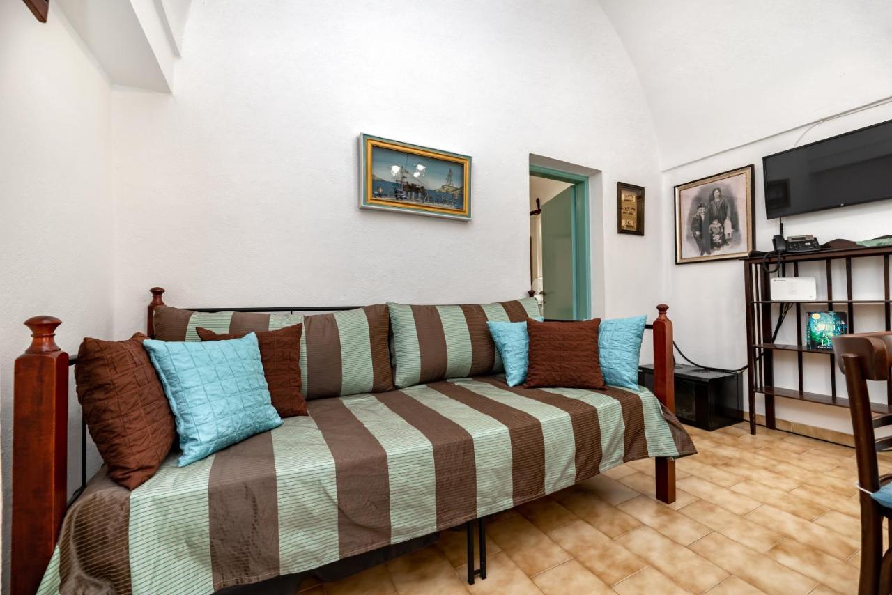 Authentic Santorinian Home Experience Fira  Ngoại thất bức ảnh